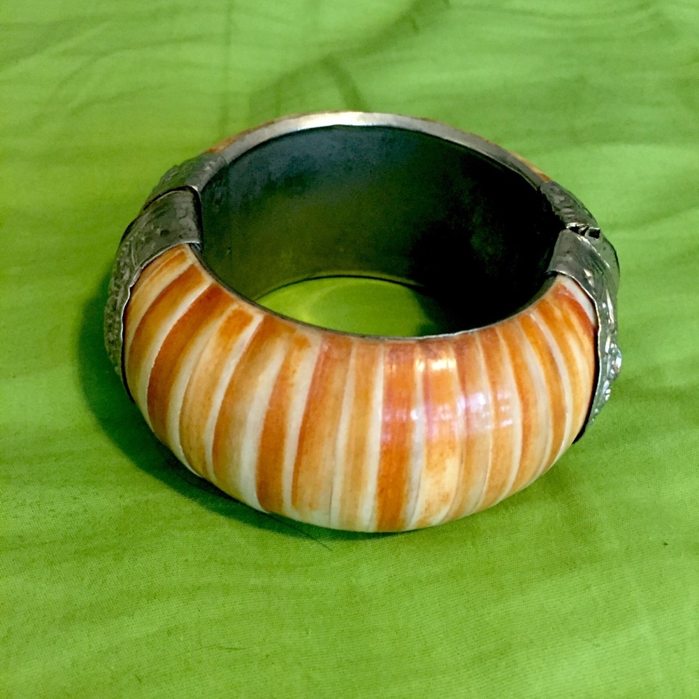 Vintage 70s hammered silver bracelet
